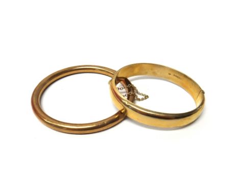 A 9ct gold oval hinged bangle, the front with scroll engraved decoration, on a snap clasp, fitted with a safety chain, Cheste
