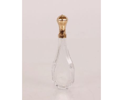 An 18th Century yellow metal topped crystal scent flask,&nbsp;the top finely engraved Poincon marks, (tests 18ct), 12.5cm lon