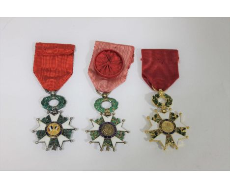 LEGION D'HONNEUR. A Legion d'Honneur award with applied silk rosette to the ribbon, the five pointed star beneath a wreath, t