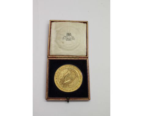 A CASED GOLD NATIONAL UNIVERSITY OF IRELAND PRIZE MEDAL. An 18ct hallmarked Birmingham and Sheffield assay marks, year date 1