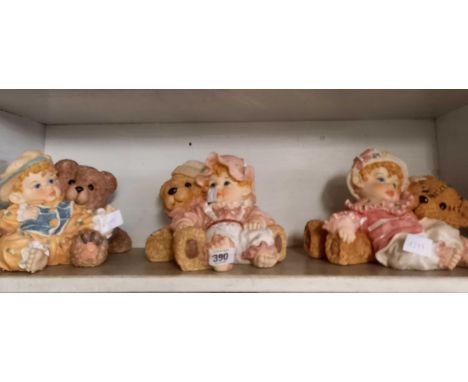 SHELF WITH 3 RESIN FIGURINES OF INFANT &amp; TEDDY BEAR