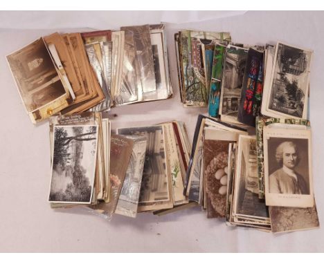 CARTON WITH VINTAGE POSTCARDS