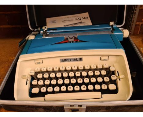 IMPERIAL SAFARI PORTABLE TYPEWRITER IN CASE