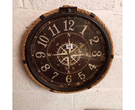LARGE CIRCULAR BATTERY CLOCK IN THE FORM OF A COMPASS