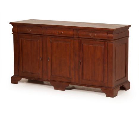 A LARGE SIDEBOARD
With three brass handled frieze drawers over three panelled cupboards on bracket feet
91cm x 169cm x 50cm
C