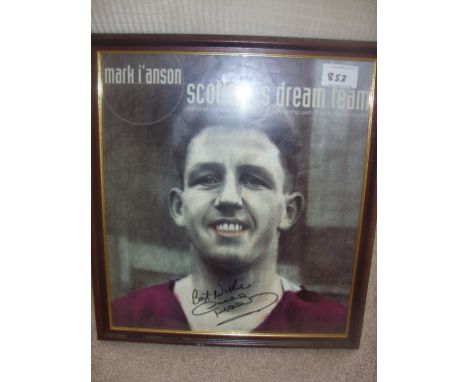 Dave Mackay Scotland Signed Framed Print: Lovely picture of the Spurs and Scotland legend measuring 24 x 21 inches hand signe