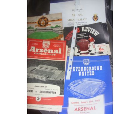 Arsenal Football Programme Box: Varied lot including 1989 ZDS Rangers + Indepediente, 2006 Wigan (last match), Bergkamp test,