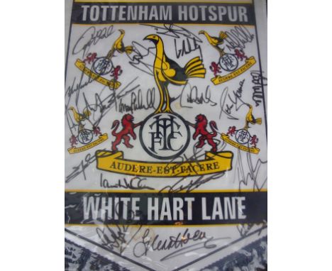 Tottenham 2002/2003 Signed Football Pennant: Clearly signed by 19 including Manager Hoddle, Sheringham, Anderton Freund Poyet