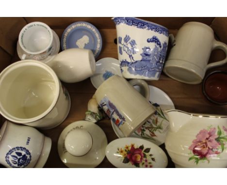 A mixed collection of ceramic items to include Goebel tankard, continental beer tankards, Coalport trinket box etc (1 tray). 