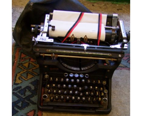 Underwood Vintage Typewriter 
