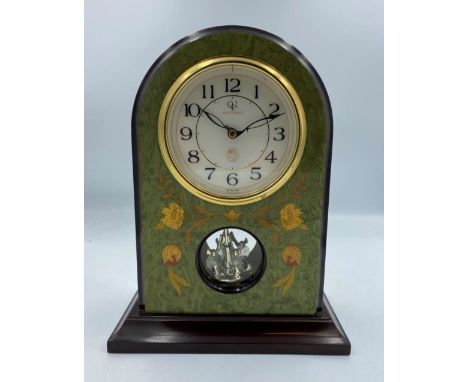 Modern Queen Elizabeth 2nd QE2 mantle clock, height 26cm 