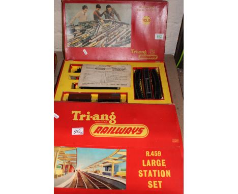 Triang Railways RS.5 train set together with a R.459 Large Station Set (2). 