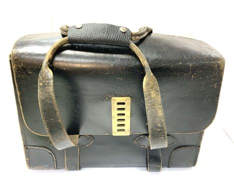 An vintage American USAF Vietnam pilots leather bag, stamped to inside. (D)