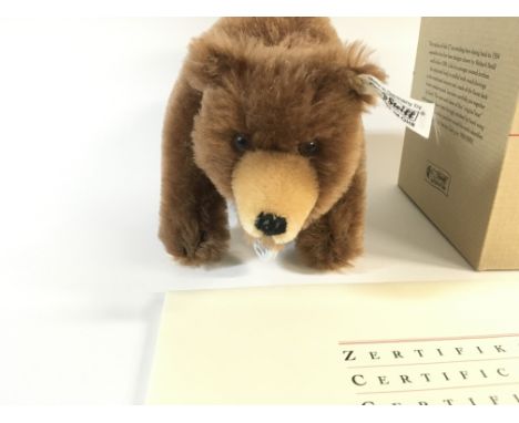 Steiff club edition 2001 grizzly bear in box with certificate. Limited Edition. Postage B