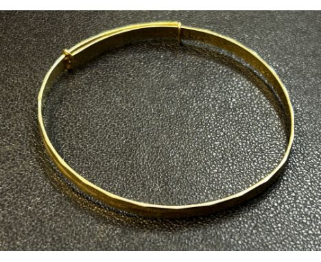 9ct gold babies bangle 3.1g 
