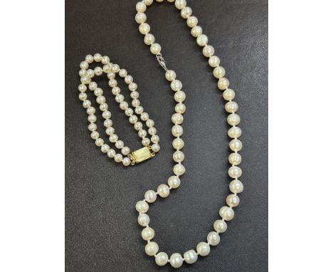 Pearl bracelet with 9ct gold clasp & 1 other pearl necklace 
