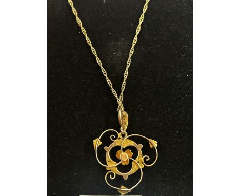 9ct Gold necklace & pearl pendant 