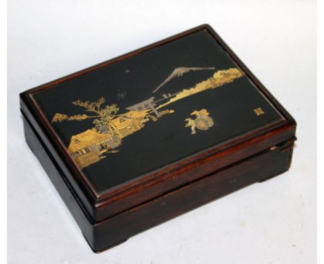 A GOOD QUALITY SIGNED EARLY 20TH CENTURY JAPANESE KOMAI INSET WOOD BOX & COVER, the cover with a gilt and silver-metal inset 