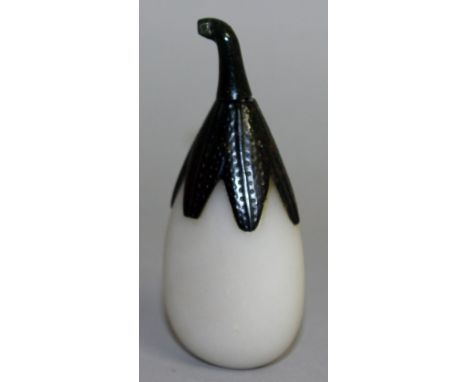 A CARVED WHITE JADE SNUFF BOTTLE. 8cms long.