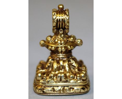 A GEORGIAN GOLD MOUNTED FOB SEAL, the rounded rectangular armorial incised bloodstone intaglio, with hinged cover and glazed 