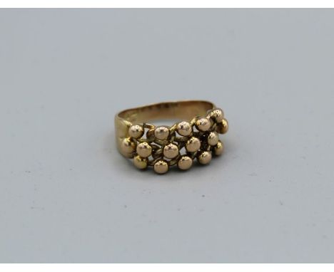 A 9ct gold chunky ball motif ring, approximate weight 8.3gm&nbsp;