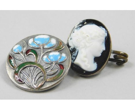 Two brooches, to include an Art Nouveau style pendant, with enamel design, and a raised cameo bar brooch, white metal, (2). 