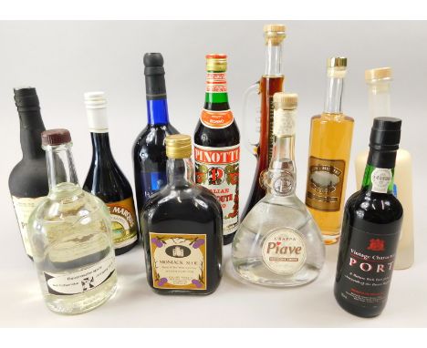 Miscellaneous bottles of liquors and spirits, to include a toffee liquor, Martini, Grappa etc.