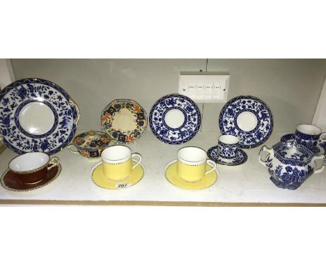 An assortment of collectable china including Royal Doulton, Royal Worcester, Aynsley, Spode & mason's
