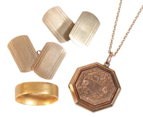 AN ANTIQUE MOURNING LOCKET PENDANT NECKLACEin 9ct gold, comprising an octagonal locket pendant engraved throughout with flora