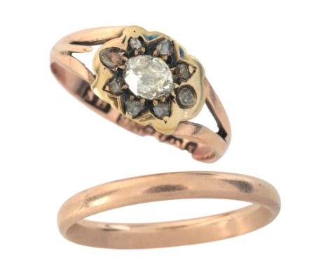 AN ANTIQUE ROSE CUT DIAMOND CLUSTER RING in 9ct gold, set with a cluster of rose cut diamonds, full British hallmarks for Bir