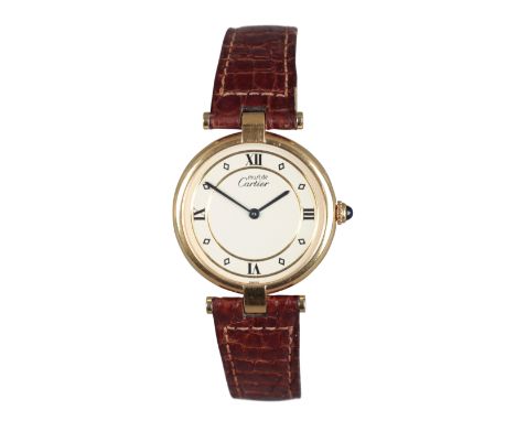 MUST DE CARTIER: A SILVER GILT WRISTWATCHwith quartz movement, the silver dial with black Roman numerals and dark blue steel 