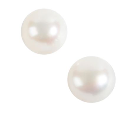 A PAIR OF PEARL STUD EARRINGSin 9ct gold, each set with a cultured pearl of c.9.0mm, secured with post and butterfly fittings