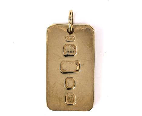 A late 20th century 9ct gold ingot pendant, maker's marks AC Limited, hallmarks London 1977, pendant height 35.6mm, 31.1gNo d