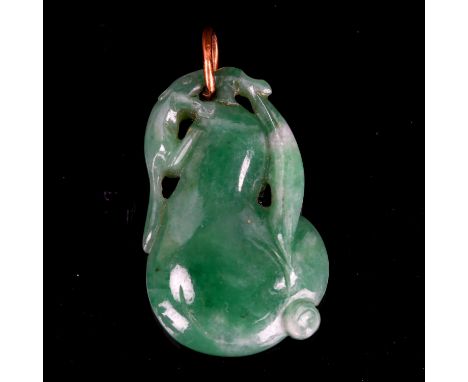 A small Chinese carved and polished jade gourd fruit pendant, height 25.3mm, 4.2gNo damage or repairs, no chips or cracks 