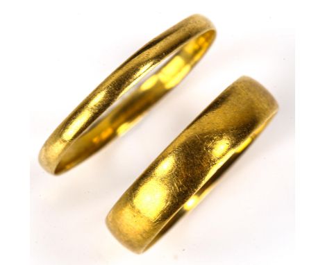 2 x 22ct gold wedding band rings, thickest band width 4.2mm, sizes K and O, 3.6g total (2)Thickest band has no damage or repa