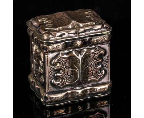 A late 19th/early 20th century Dutch silver marriage box, relief embossed decoration, marks on base, height 4.5cm, 1.2ozNo da