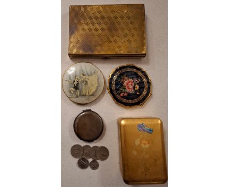 A small group of vintage compacts, coins and boxes to include a 1950's Stattton compact depicting a Cecil Golding ballerina d
