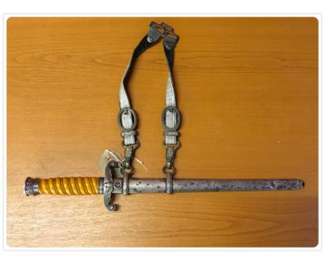 A GERMAN WW2 ARMY OFFICERS DAGGER MARKED EICKHORN SOLINGEN, COMPLETE WITH SUSPENSION STRAPS 