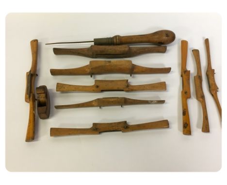 VINTAGE MINIATURE 6CM PATTERN MAKERS WOOD COMPASS PLANE AND NINE SPOKESHAVES  