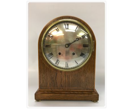 OAK CASED MANTEL CLOCK, CIRCA 1930 SILVERED 8 INCH DIAL WITH BLACK ROMAN NUMERALS, PENDULUM MOVEMENT, CHIMES WITH 5 HAMMERS O
