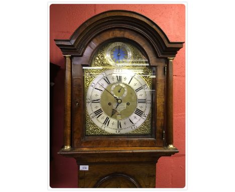 AN 8 DAY DURATION WALNUT LONGCASE CLOCK. ARCHED BRASS DIAL SIGNED BY EMINENT CLOCKMAKER MARMADUKE STORR FOOT OF LONDON BRIDGE