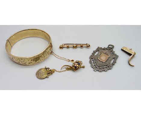 A 9ct metal core bangle, a silver fob, a yellow metal brooch (a/f), 3.4g, etc.