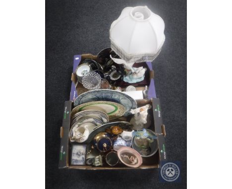 Two boxes of Delft plates, contemporary figurines, assorted glass ware, Leonardo Guiliana table lamp