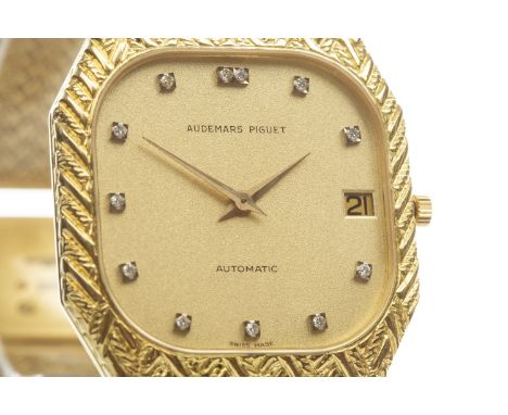 GENTLEMAN'S AUDEMARS PIGUET EIGHTEEN CARAT GOLD AUTOMATIC WRIST WATCH, the rounded square dial with applied diamond hour mark