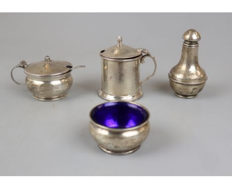 Collection of hallmarked silver - Approx weight without liners: 125g 