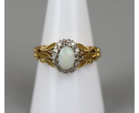 18ct gold opal &amp; diamond ring - Approx ring size: P 