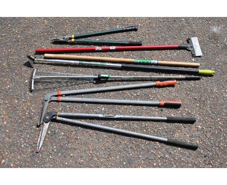 Garden tools including edging shears 