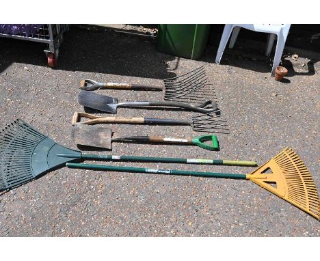 Garden tools including forks and shovels etc 