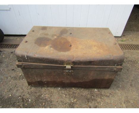 Metal trunk 