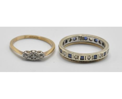 A stamped 9ct gold ring being set with three round cut white stones in platinum settings (size N) together with a 9ct gold tw